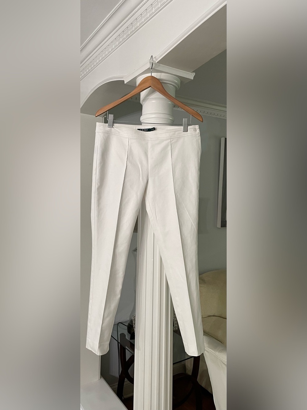Lauren Ralph Lauren women’s size 10 white pants with prominent front seam detail
